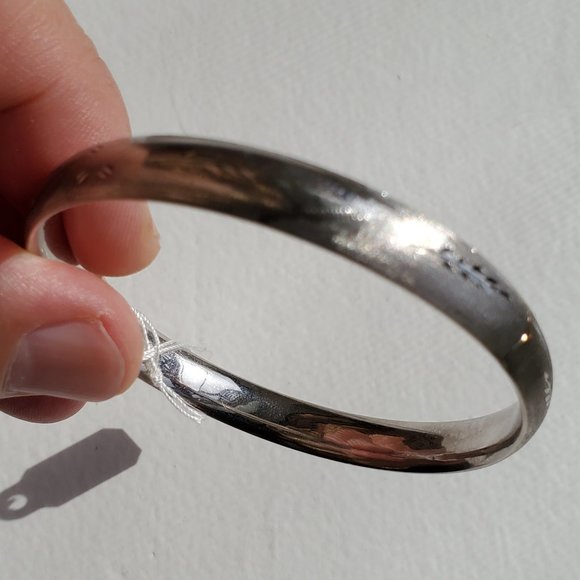 14K  white  gold  bangle beautiful bracelet - Picture 4 of 10